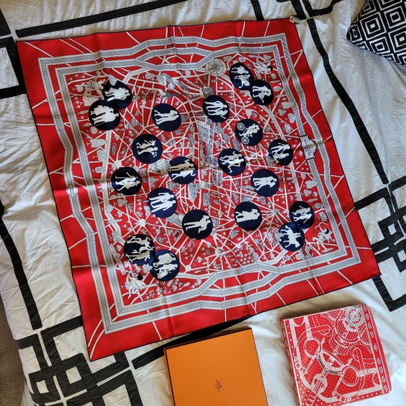 Silk Hermes Scarf- Les Nouveau Amoureux de Paris - Picture 2 of 9